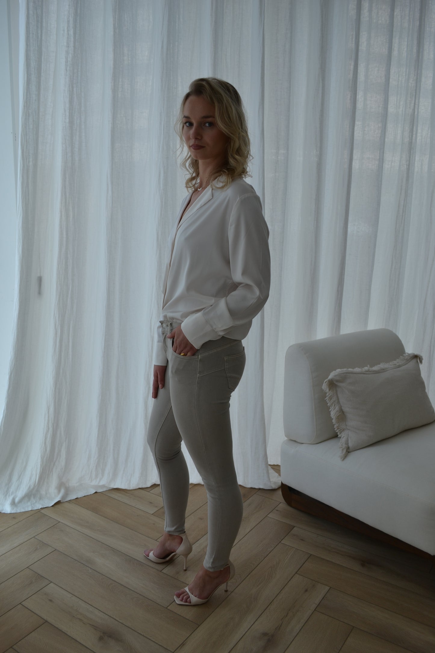 Push Up Mid Waist Skinny Jeans