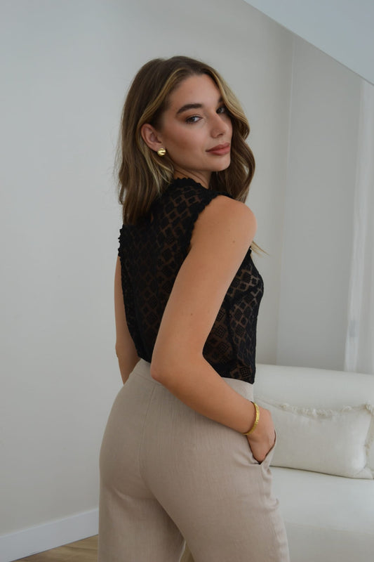 Sleeveless Peter Pan Collar Top